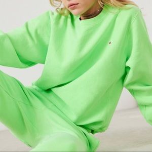 Champion + UO Pigment Dye Pullover Sweatshirt